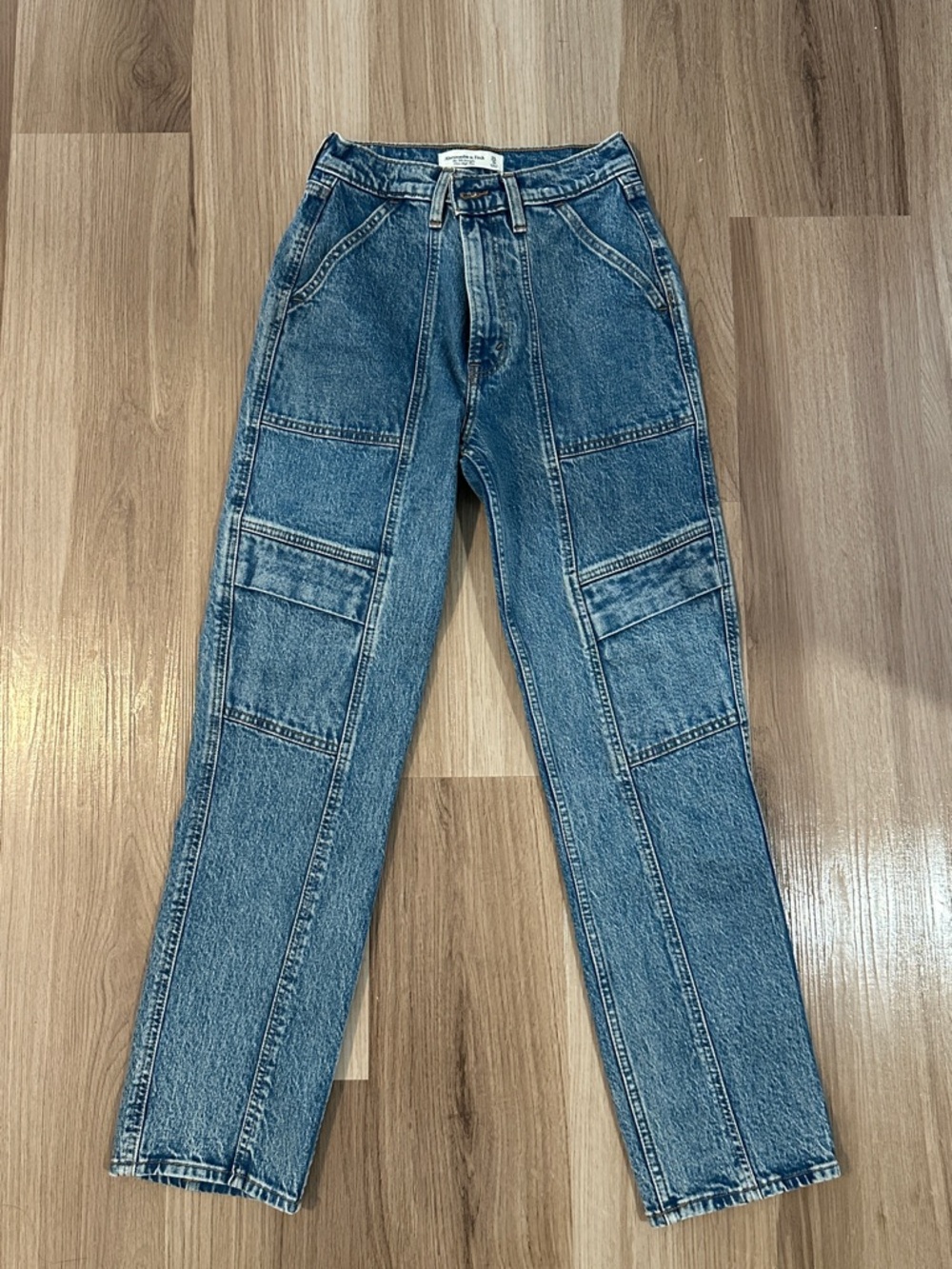 Abercrombie & Fitch Ultra High Rise 90s Straight Cargo Jeans